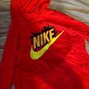 A long sleeve shirt with hoddie